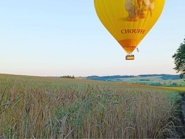 Ballonvaart met de Achouffe warme luchtballon in de Belgische Ardennen.